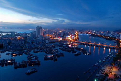 铝包木窗加盟什么店赚钱小县城，铝包木门窗行业前景