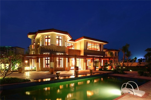 鸡蛋碰石头这是什么歌（鸡蛋碰石头下一句是什么?）